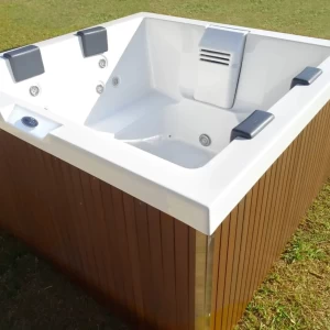 SPA-JACUZZI-J170-4-PESSOAS4-2048x1309.jpeg